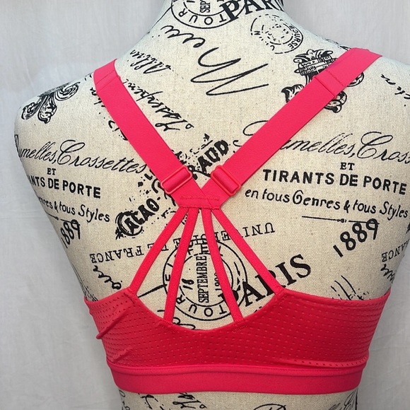 Victoria's Secret Lightweight Cage Front Sports Bra - Picture 3 of 4